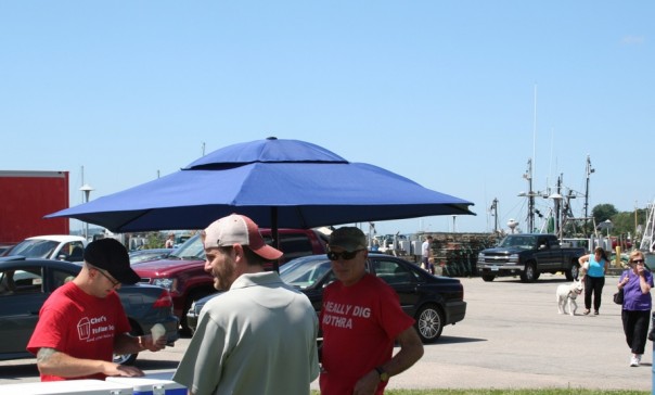 Chet's Italian Ice at the farmers' market in Stonington. Moo Dog Press Magazine.